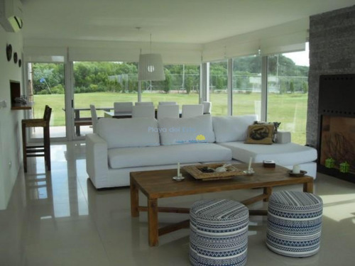 Excelente Casa En Complejo Con Todos Los Servicios Y Seguridad, Cerca De La Barra- Ref: 11536