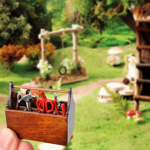 Caja De Herramientas De Reparación En Miniatura A Escala