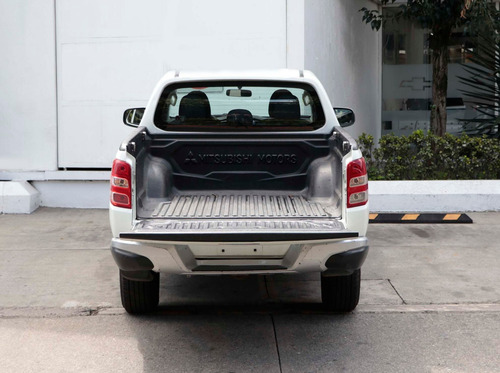 Imagen 14 de 14 de Mitsubishi L200 2018 2.4 Cabina Doble 4x2 Mt