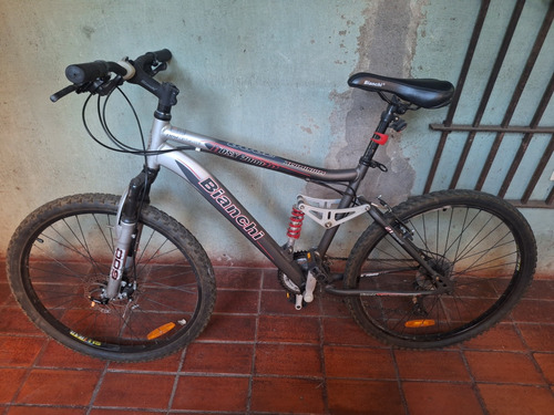 Bicicleta Mountain Bike