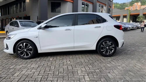 Chevrolet Onix 1.0T Premier Hatch At