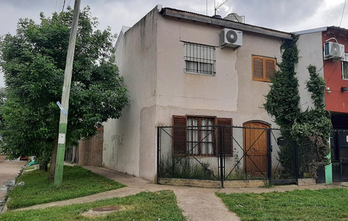 Casa En Venta En Villa Tesei. 3 Dormitorios. Permuta