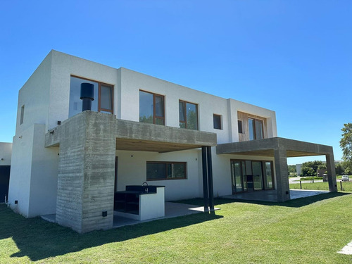 Casa En Venta - 4 Dormitorios 5 Baños - Cocheras - 387mts2 - El Milord, Pilar