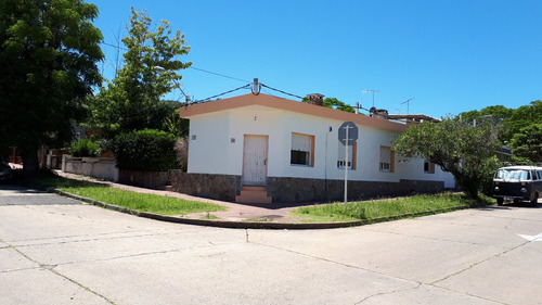 Casa Esquina Centro De Piriapolis