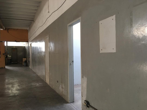 Local Industrial En Alquiler