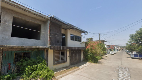 Sk09 Remate Bancario Casa En Hernández 7, Gómez, Uruapan