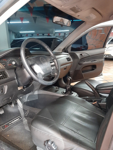 Imagen 9 de 11 de Mitsubishi Touring 2.0
