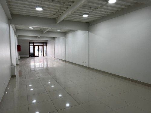 Local 2 Niveles, Manuel Montt 1095, 250m2 4 Baños, Nuevo