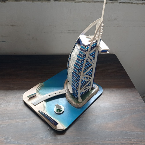 Hotel Burj Al Arab, Maqueta En Carton