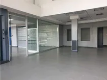 Comprar Se Vende Local Comercial  A Pie De Calle Av Las Industrias En Barqto