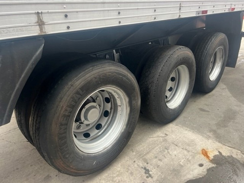Carreta Bau Frigorifico Frigorifica 3 Eixos Com Pneus