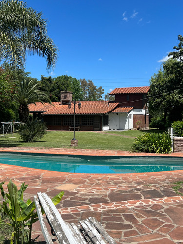 Venta Casaquinta Barrio El Trébol 1833m2 De Parque Piscina Y Quincho