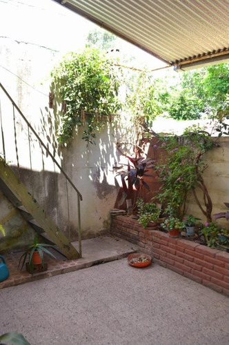Imagen 18 de 21 de Casa De 2 Dormitorios Con Cochera En Barrio Roque Sáenz Peña