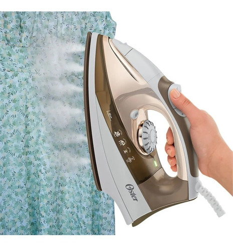 Imagen 6 de 7 de Plancha Oster Con Suela De Cerámica Steam Iron Gcstsp6206
