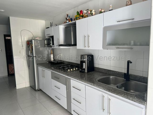Yoselin Cabesas Vende Apartamento En Cabudare 25-5670 Yc
