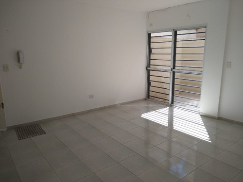 Imagen 2 de 14 de Departamento En Venta En Moron Centro