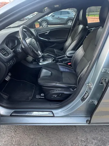 Volvo V40 2.0 T4 Drive-e R-design