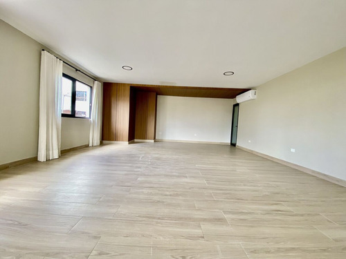 Exclusivo Apartamento En Venta En Naco Con Vista Al Mar