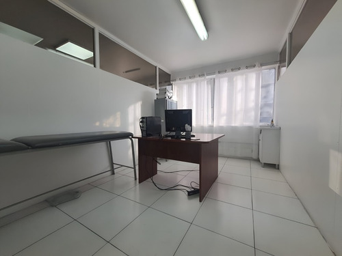 Arriendo Oficina De 7 Box 145 M2 Tenderini Santiago