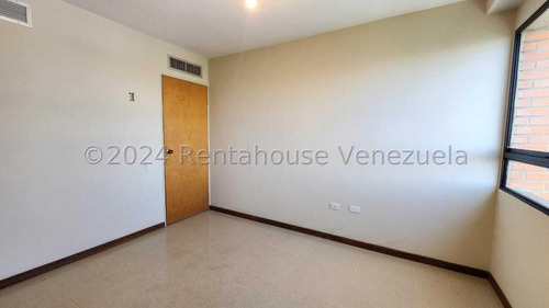 $%& Kn Apartamento En Venta Hermoso Cómodo Y Amplio Ideal Para Toda La Familia Con Una Excelente Ubicación Al Este De La Ciudad Barquisimeto Kenlimar Nieto 24-14999 $%&