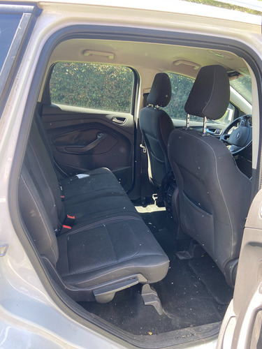 Escape S Ac 2.5 , 5p 4 X 2 Gasolina, 2.500 Pasajeros 5