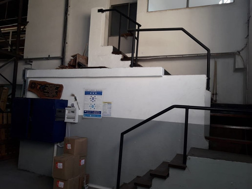 Imagen 4 de 13 de Venta Galpón - Deposito En Dos Plantas En Barrio Bernardino Rivadavia, Sobre Mas De 350mts2 Cubiertos