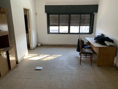 Imagen 7 de 21 de Galpón Con Oficina Barrio Azcuenaga Permutas