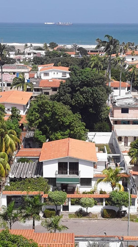 Tibisay Rojas Vende Amplia Casa En Urbanización Cumboto Norte. Puerto Cabello   Cod. 164758