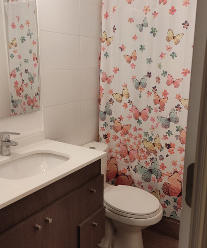 Amplio Depto. Cómo Nuevo En Condominio, 80 Mt2. 2d 2b 1e