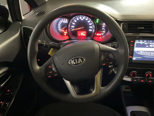 Imagen 13 de 23 de Kia Rio Summa