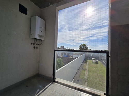 Semipiso De Un Dormitorio, Cocina Sectoriazada, Escritorio, Un Baño Y Dos Balcones, Cochera Opcional