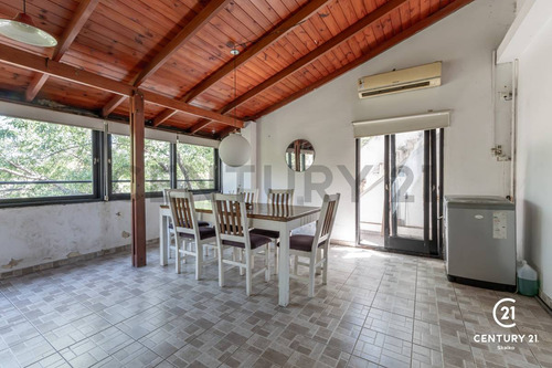 Venta Casa 3 Plantas 5 Dormitorio Cochera Quincho Terraza Jacuzzi. Abasto, Rosario