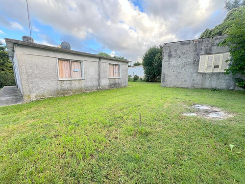 Venta Casa Sólida Con Amplio Terreno En Paso De La Arena, Padrón Único, 2 Dormitorios, Garage Varios Vehículos, Jardín, Fondo, Gran Potencial