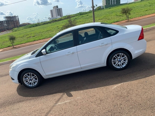 Imagem 8 de 10 de Ford Focus Sedan 2.0 Glx