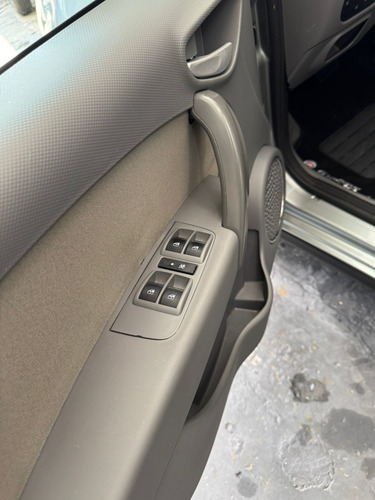 Fiat Grand Siena 1.6 16v Essence Flex Dualogic 4p