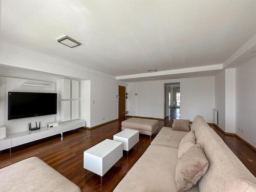 Imagen 12 de 30 de Departamento De 3 Dormitorios Con 2 Cocheras En Zona Río Y Amenities