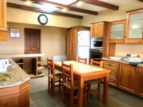 Estilo Colonial Con Increíble Vista Al Cerro La Campana