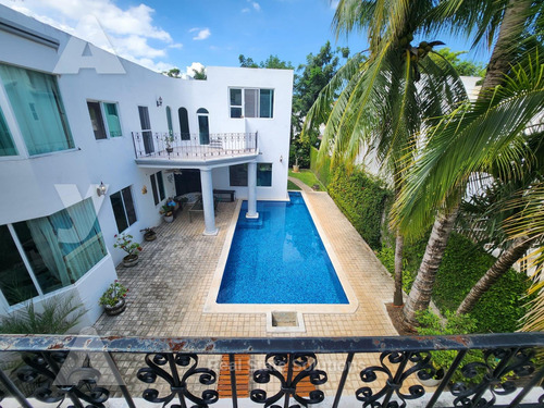 Casa En Venta 4 Recámaras, Amueblada, Piscina, Estudio Tv, Res. Campestre, Cancún