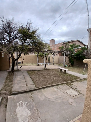 ¡tu Nuevo Hogar Ideal! Casa De 3 Dormitorios Con Amplios Espacios, Cochera Para 2 Vehículos Y 2 Patios Lista Para Escriturar