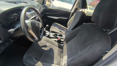 Nissan NP300 2.4 Doble Cabina Se Aa Pack Seg Mt