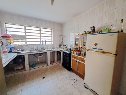 Luis Quiroz Vende Casa Con Amplio Metraje En El Trigal Norte Valencia, Ideal Para Ser Remodelada Lq 25-20597