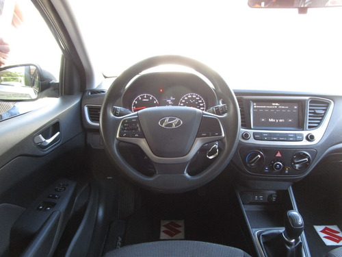 Imagen 10 de 14 de Hyundai Accent 5p Hb Gl Tm6,a/ac.,ve.del,r15