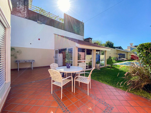 Imagen 29 de 30 de Venta Casa 4 Amb./caseros. C/ Pileta Y Quincho