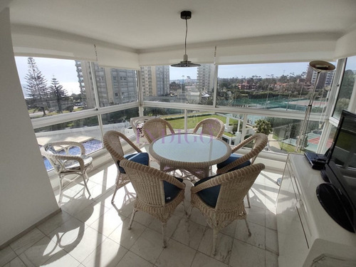 Imagen 6 de 10 de Apartamento De 3 Dormitorios, Con Excelente Vista A La Playa Mansa, Full Amenities. - Punta Del Este Mansa