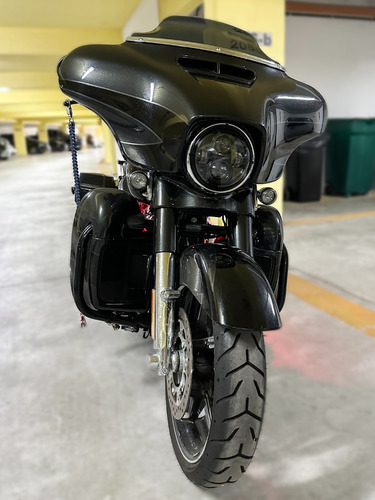 Harley Davidson Street Glide Cvo