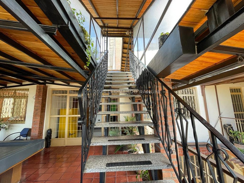 En Venta Posada De 11 Habitaciones En La Avenida 2 Sector Glorias Patrias, Mérida.