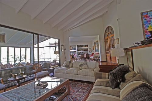 Acogedora Casa En Manquehue Oriente - La Dehesa