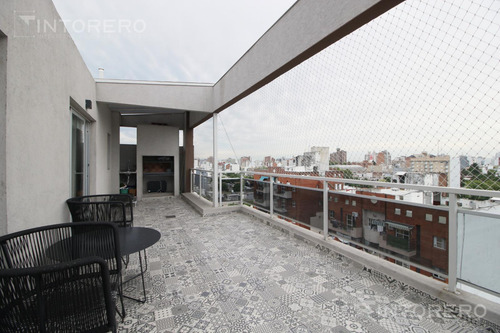 Departamento En Venta De 4 Ambientes Con Balcón Aterrazado Y 3 Cocheras Cubiertas En Morón.