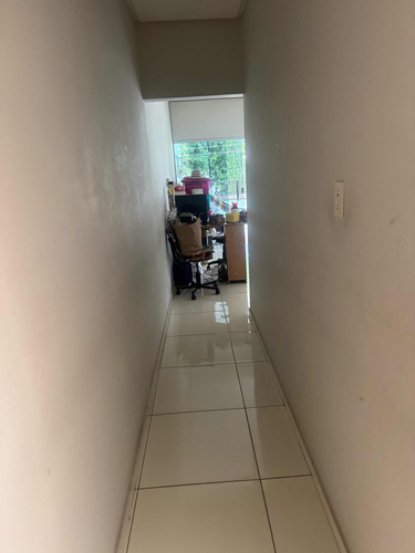 Garagem,sala De Está E Cozinha E Muro 1 Suíte E Quarto