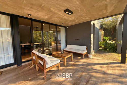 Se Vende Casa | Country La Deseada | Seguridad 24hs | 350 M2